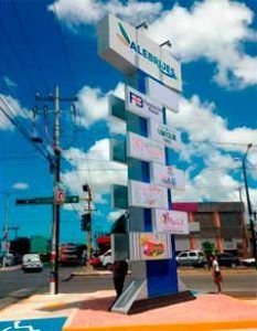 Totem en plaza comercial Cancún
